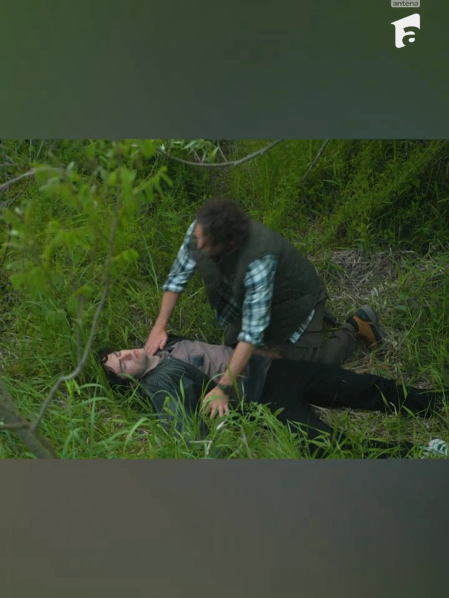 Lucrurile se complică….Andrei este găsit în pădure, dar cum credeți că a ajuns acolo? 🤔 #foryoupage❤️❤️ #chefilacutite🔪 #antena1 #fyp