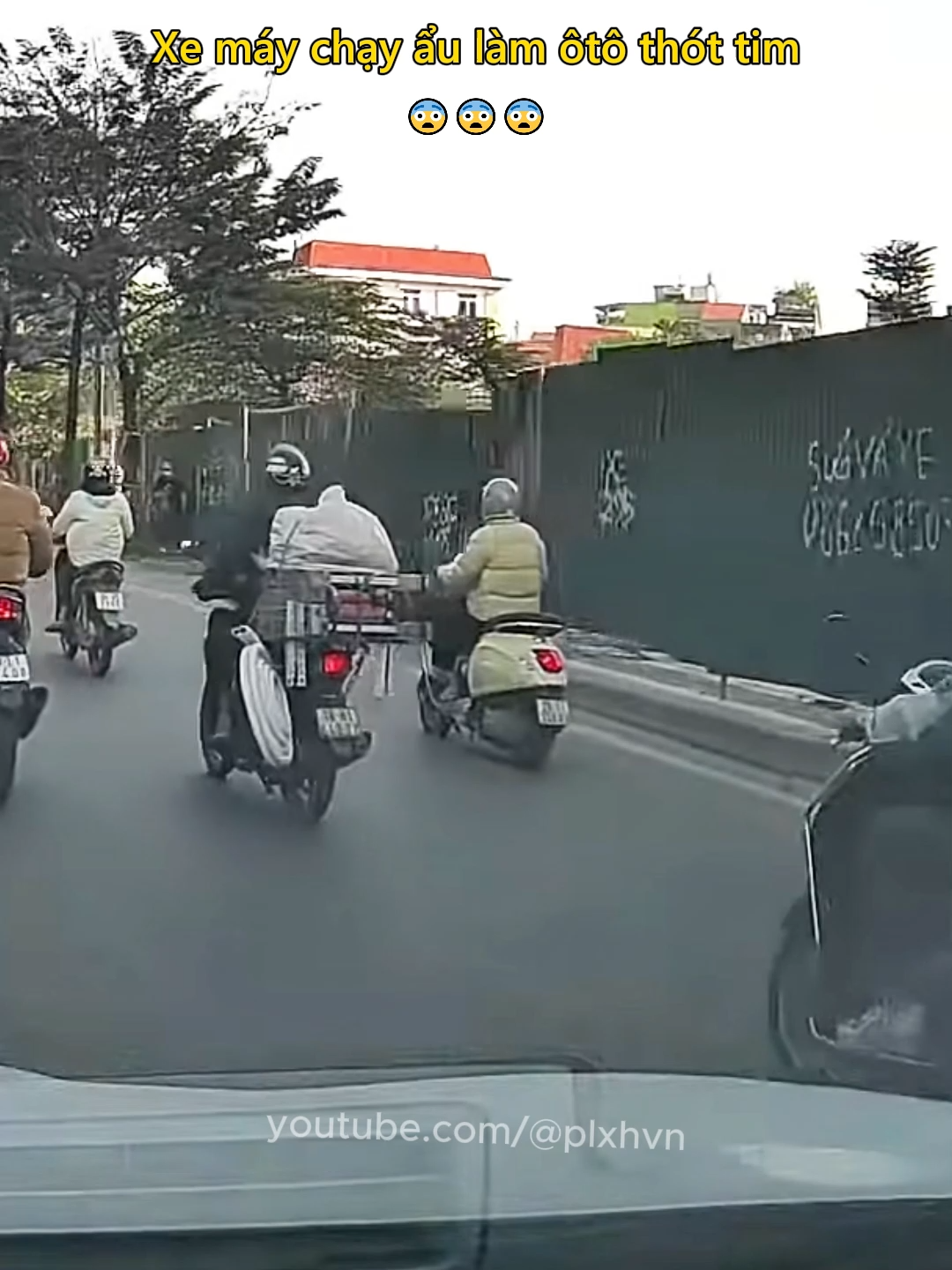 Xe máy chạy ẩu làm ôtô thót tim 😨 #giaothong #antoangiaothong #laixeantoan #mayman #plxhvn #phapluatxahoi