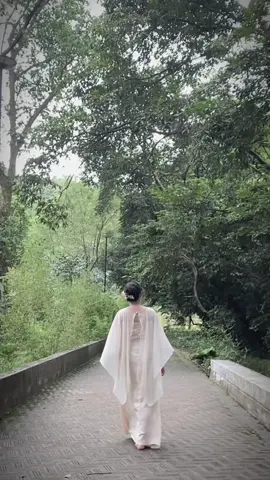 Xin phép cả lò giờ tôy mới đu trend 🤓.                                      #ThuDuane #hauphuongvungchac #hauphuongchinhtri #LCH #couple 