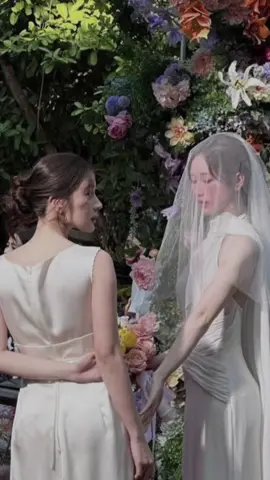 Nay tạm gác tất cả , mình bận đi đám cưới 2 cổ nha ❤️#lovedesignseries  