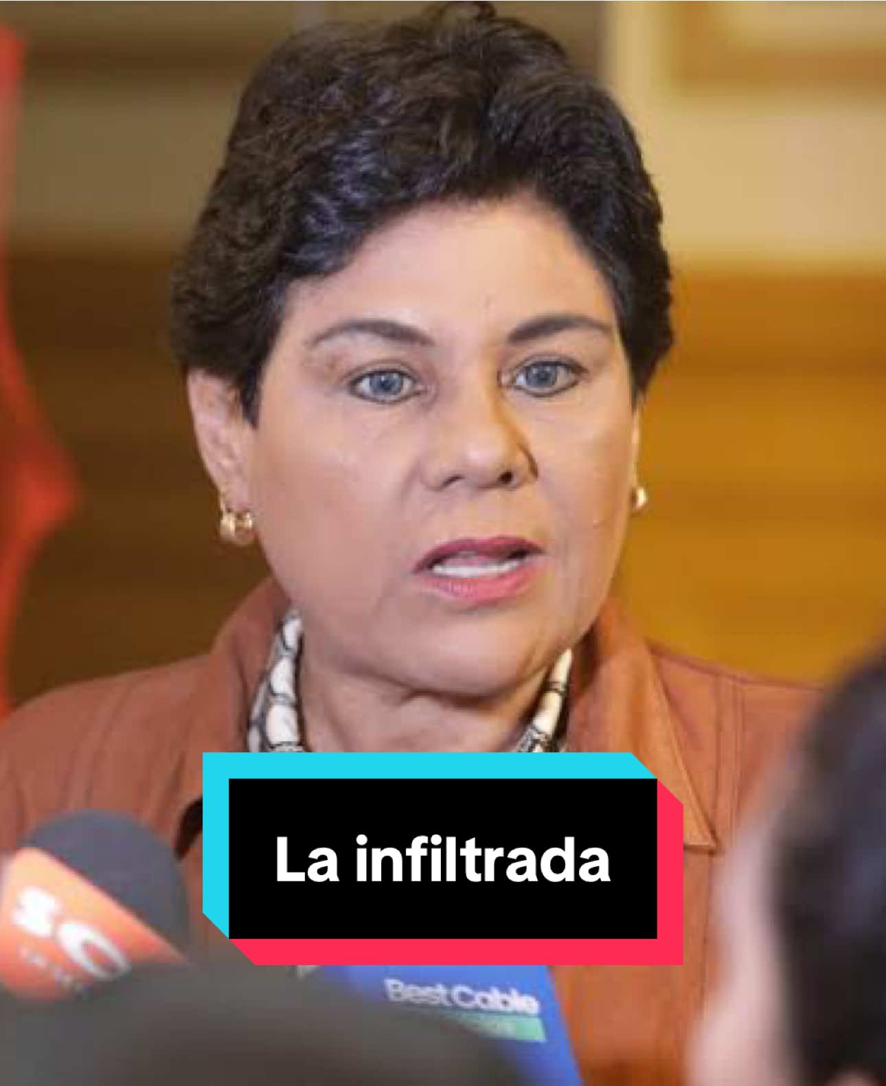 Fabricio Escajadillo desenmascaró a Norma Yarrow. Rafael López Aliaga, toma cartas en el asunto.  #fabricioescajadillo #normayarrow #rafaellopezaliaga 