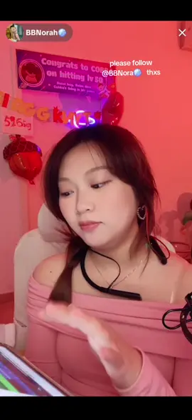 bbnorah  showing off her music to someone but commits will be off  plus i sometimes wonder why she has more energy then then live streamimg im jk #bbnorah #fyp 