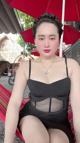 Dang nắng miết đen thui🤧