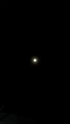 MAXAD KA TAQANA SUPER MOON ? Super moon : waa habeenka dayaxu   ugu weyn yahay ee sida wanaagsan loo arko waana marka uu ugu dhow yahay aduun yadan aynu joogno wakhti aad u badan ayaa kasoo wareegta marka uu sidan oo kale usoo buxsamo dayaxu , Ama afka qalaad loo garan og yahay (FULL MOON)  sida khubarada calamku shegaan cawa oo kale oo ay tarikhdu tahay (4-December-2025) ilaa (5-December-2025) sida cadiga ah dayaxu wuu ka ifiin badan yahy wuuna ka weyn yahay,   marka kale Iyadoo lagu sheego   14% ka weyn yahay marka kale      30% ka iftiin badan yahay  SABATA UGU WEYN AY U JECEL YIHIIN DADKU DAWASHADA SUPER MOON ! •Iftiinkiisu wuu ka xoog badan yahay. •Sawir qaadayaashu waxay helaan details badan sida craters iyo qalooca dusha. •Baddu waxay yeelataa hirar xooggan sababta jiidista dayaxa oo kordha. 🌍 Meelaha Adduunka ugu Fiican ee Super Moon laga Daawado (Low Light-Pollution Areas)  Meelaha ugu wanaagsan waa kuwa leh: •🏜️ hawada oo nadiif ah •🌄 buuro ama lamadegaan •🌊 xeebaha ka fog magaalooyinka Hadaba hadan kusoo qado melaha ugu wanagsan ee laga Arki karo waxa number one ka ah bariga africa oo lagu sheego inay bilaa light pollution tahay waxaa kow ka ah . Meelaha ugu fiican: •Laas Geel & hareeraheeda – dhul sare & jawi nadiif ah •Buuraha Cal Madow (Somaliland) •Xeebaha Ceelaayo, Karin, Geelgub •Lamadegaanka Ogo & Hawd •Awdal buuraha & xeebaha duduma •Kismaayo bannaankeeda → magaalo ka baxsan 🇪🇹 Itoobiya: •Bale Mountains •Simien Mountains 🇰🇪 Kenya: •Lake Turkana desert side •Amboseli National Park •Laikipia MEELAHA KA BAXSAN AFRICA EE AAD UGU WANAGSAN DAWASHADA SUPER MOONLIGHT  🌍 1. Mauna Kea, Hawaii – USA •Waxaa ku yaal teleskoobyada ugu fiican caalamka. •Cir aad u quruxbadan—waxay ka mid tahay meelaha dunida ugu low-pollution-ka badan. 🌍 2. Atacama Desert – Chile •Waa lamadegaanka ugu qalalan dunida. •Wax iftiin magaalo ahi  ma jiro  🌍 3. Namib Desert – Namibia •Cimiladu aad bay u deggan tahay. •Mid ka mid ah meelaha ugu fiican sky-watching ee Afrika. 🌍 4. Mount Teide, Tenerife – Spain •Waxaa ka muuqda xiddigo iyo dayax si aad u cad. 🌍 5. Outback – Australia •Lamadegaan aad u balaadhan. •Fogaan buuxda oo magaalooyinka ka baxsan. ⸻ 🌍 6. Norway, Sweden & Finland – Lapland •Iftiinka magaalo aad ayuu u yar yahay. •Ku habboon daawashada moonrise iyo moonset.  GUNTII IYO GABA GABADII : SUPER MOON WAXA LA ARKAA  DHAWR IYO TOBANKII SANA MAR SIDA 17 years Ama 16 years    Hadii Aad halkaa nala soo gaadhay fadlan nagu dhiiri gali  . Follow Like . Share .  Mahadsanid 🙏❤️