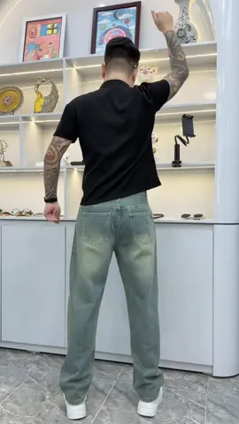 Quần jean nam ống ko rộng so với quần ống suông . Chất jean mềm . Gam màu xanh wash . Lên phom thì ae nào diện trả đẹp