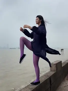 紫色激情#危险动作请勿模仿 #玩出新花样#道媛 #劝你戒色 #丝袜女道长 