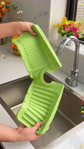 Está sempre molhado ao redor da torneira? Use esta almofada de silicone para dizer adeus às manchas de água e mantê-la arrumada.#sinkwaterproof#hometidines #usefulstuff#tiktokshop 