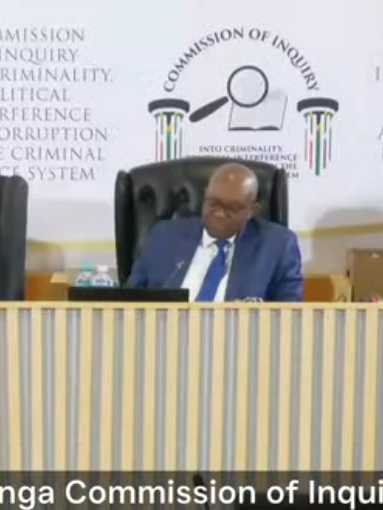 Commissioner Baloyi and Minister Mchunu engage on the Minister's assertion that the continuity of the PKTT would be administratively untenable. Madlanga Commission Senzo Mchunu SAPS #senzomchunu #madlangacommission #FYP