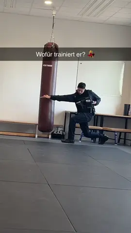 Durchschlagende Polizeiarbeit - Unfallaufnahmen, Sicherstellungen, Ordnungswidrigkeiten. Es gibt zahlreiche Formulare mit Durchschlag für die Betroffenen bei der Polizei. #polizei #sachsenanhalt #fyp 