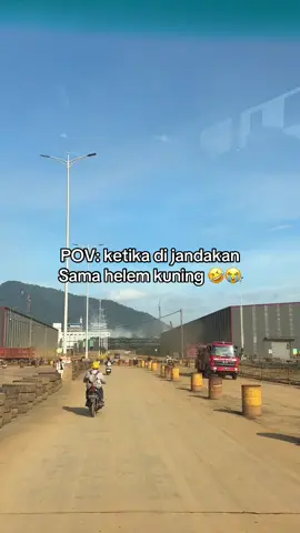 Bukan ji janda mu ini @Andk 😭🤣#morwaliutara #kulitambang👷 #kulipabrik #helemkuning 