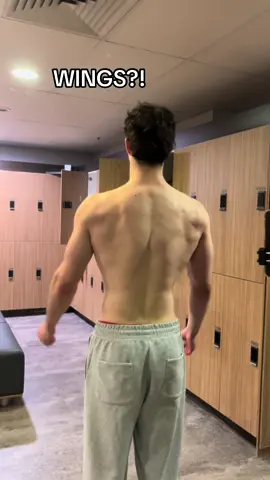 Wings are coming in 😂 #gym #07 #fyp #back #aesthetics 
