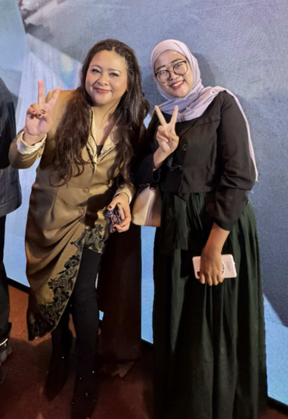 Akhir tahun nonton film apa? Kalo butuh adrenalin + berantem aesthetic, TIMUR jawabannya. Fighting-nya sekeren The Raid, sampe aku nonton sambil nahan napas 😭🔥 18 Desember — Nonton perdana. Jangan bilang aku ga ngingetin 👊🔥