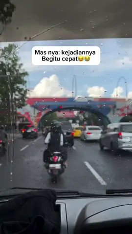 beres ujan ada aja nemuin orang orang lucu😂🤣🤦 #bandung #hujanderas #bandunghujan #kiaraarthapark 
