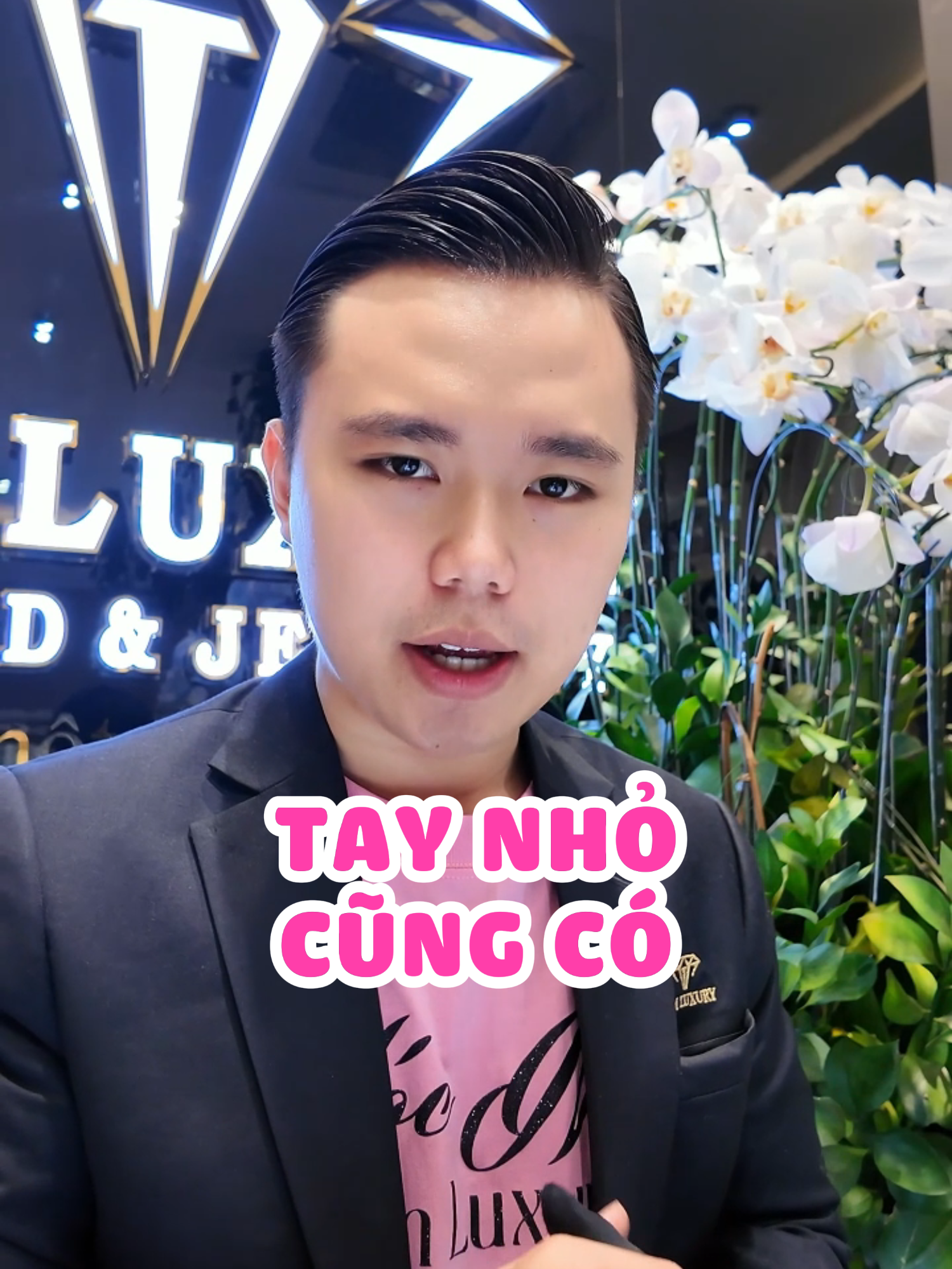 Dáng tay nào bên em cũng có mẫu hết ạ@vothanhhien.92 @nocnhatamluxurychannel @tamluxurystory #tamluxury #tamluxurydiamondjewelry #vothanhhien #kimcuongthiennhien #Tamluxurydiamond #kimcuongthiennhien💎 #Tamluxury #fyp #fyppppppppppppppppppppppp #xuhuong #viral