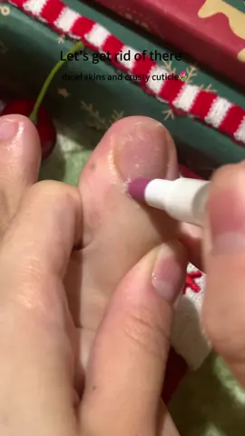 2-in-1 Christmas nail hero! This Cuticle Oil Pusher Pen smells like peppermint + pushes cuticles gently—nails stay shiny all Christmas break ✨🎄 #CuticleCare #HolidayNailGoals#sassytip