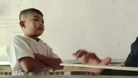 ငို နေလို့ ခေါ်စစ်တော့မှ....သြော်.ဒီလိုကိုးးးးးး