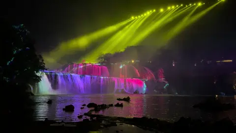 Thác bản giốc về đêm#taỳhomestaythacbangioc #tayhomestay 