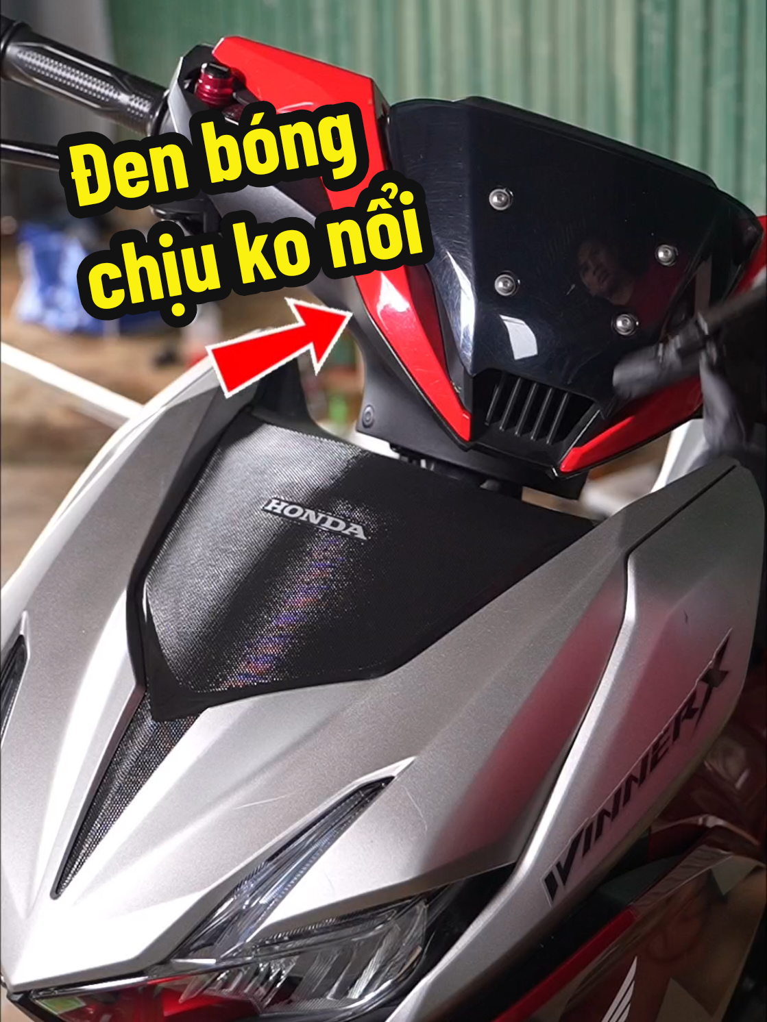 Đen bóng chịu không nổi luôn ae. yên tâm loại này kháng nước kháng bụi tốt ae nhé. ô tô xe máy đều dùng được #duongbongdanao #duonglopnhuanham #gin47 #gin47review #chamsocxe 