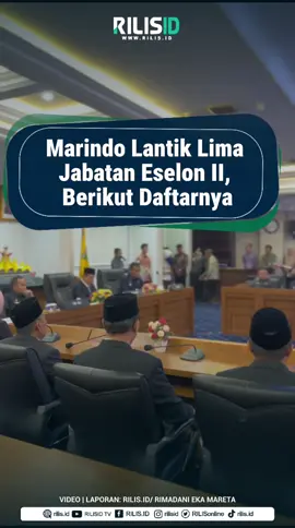 Marindo Lantik Lima Jabatan Eselon II, Berikut Daftarnya Sekretaris Daerah Provinsi Lampung, Marindo Kurniawan melantik lima pejabat eselon II pada Jumat 5 Desember 2025 di Rupatama Kantor Gubernur Lampung. Pelantikan berdasarkan Surat Keputusan Gubernur Lampung Nomor : 800.1.3.3/6537/VI.04/2025 dan 800.1.3.3/6538/VI.04/2025 tertanggal 4 Desember 2025. Adapun yang dilantik sesuai dengan SK Gubernur Lampung nomor 800.1.3.3/6537/VI.04/2025: Intizam dilantik sebagai Kepala Dinas Perkebunan Lampung; Evie Fatmawaty dilantik sebagai Kepala Dinas Koperasi dan UKM Lampung; dan  Samsurijal dilantik sebagai Kepala Dinas Penanaman Modal dan Pelayanan Terpadu Satu Pintu. Sementara itu sesuai dengan SK Gubernur Lampung nomor: 800.1.3.3/6538/VI.04/2025 ada dua jabatan yang dilantik. Diantaranya Sukmawan Hendriyanto dilantik sebagai Kepala Biro Pengadaan Barang dan Jasa Setda Lampung; dan Yusmaidi dilantik sebagai Wakil Direktur Keperawatan, Pelayanan dan Penunjang Medik RSUDAM. (*) lengkapnya baca https://lampung.rilis.id/Pemerintahan/Berita/marindo-lantik-lima-jabatan-eselon-ii-berikut-j4es atau klik link di bio profil #rilisid #rilislampung #rilisidlampung 