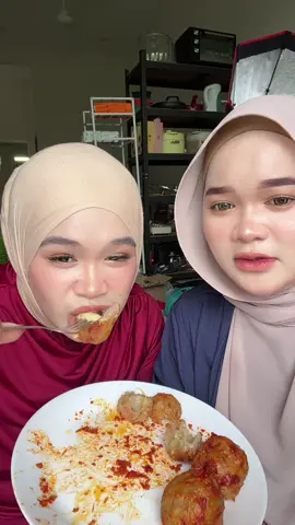 sedap dooh sekmu macam makan dekat indo dgn pedas dia memey cukup 🤤🤤🤤#racunintiktok #begkuning👆 #baksoindonesia🇮🇩 