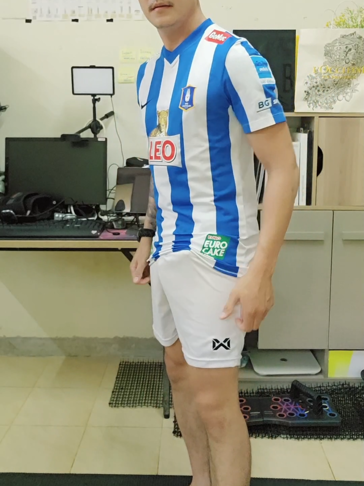 มาดูนี่ก่อน กางเกงฟุตบอล Warrix ใสแล้วมีความสบาย โล่ง โปร่ง และพอดีตัว พร้อมเนื้อผ้าคุณภาพ ดีและสีสันหลากหลายให้เลือก เนื้อผ้าระบายอากาศได้ดีเหมาะ สำหรับการออกกำลังกายและใส่สบายในชีวิตประจำวัน #warrix #กางเกงบอล #กางเกงบอลผู้ชาย #เกงบอล 