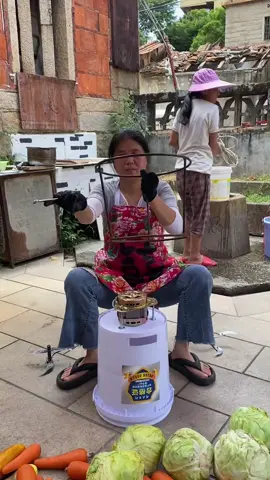 CHĂN NUÔI DỄ DÀNG HƠN RẤT NHIỀU #xuhuong #fyp #mayxaythucanchannuoi #mayxayraucu #mayxaydanang 