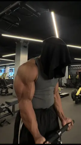 الجدول يساعدك في: 	•	متابعة نشاطك اليومي ✅ 	•	النوم 💤 	•	حساب البروتين + الكارب + الدهون 🍗🥖🥑 	•	شرب الماء 💧 	•	سعراتك الحرارية 🔥 	•	وزن جسمك + القياسات 📏 	•	حساب المتوسط الحسابي للتغذية يوميًا عشان تطلع سعراتك دقيقة وتتابع تطورك سواء تنشيف أو تضخيم. 	•	التمرين محسوب فيه: الشدة – الجلسات – الـ Volume تلقائيًا حتى تقيس تقدمك أسبوعيًا. 📌 أنظمة التمرين المتوفرة (اختياري+ اختار عدد ايام التمرين اللي تناسب روتين حياتك).      1️⃣ علوي / سفلي 2️⃣ فل بودي 3️⃣ بوش – بول – لج 4️⃣ تمارين منزلية 5️⃣ أنظمة خاصة للنساء تركيز سفل متوفر تحويل عبر STC Pay. و برق ⚡️ .اللي حاب يحوّل من خارج السعودية  