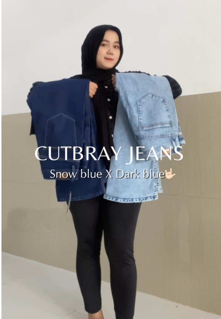 Kalian tim warna apa ni best snow blue X darkblue??yuk dikomen bestt😚💗#jeanscutbray #highwaist #outfitideas #elegantstyle #cekkeranjang 