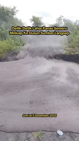 Detik-Detik Lahar Panas Semeru Meluap Ke Dusun Sumber Langsep. Warga Dihimbau Untuk Menyelamatkan Diri Masing-masing.  #lava #semeru #erupsi #lahar #lumajang 