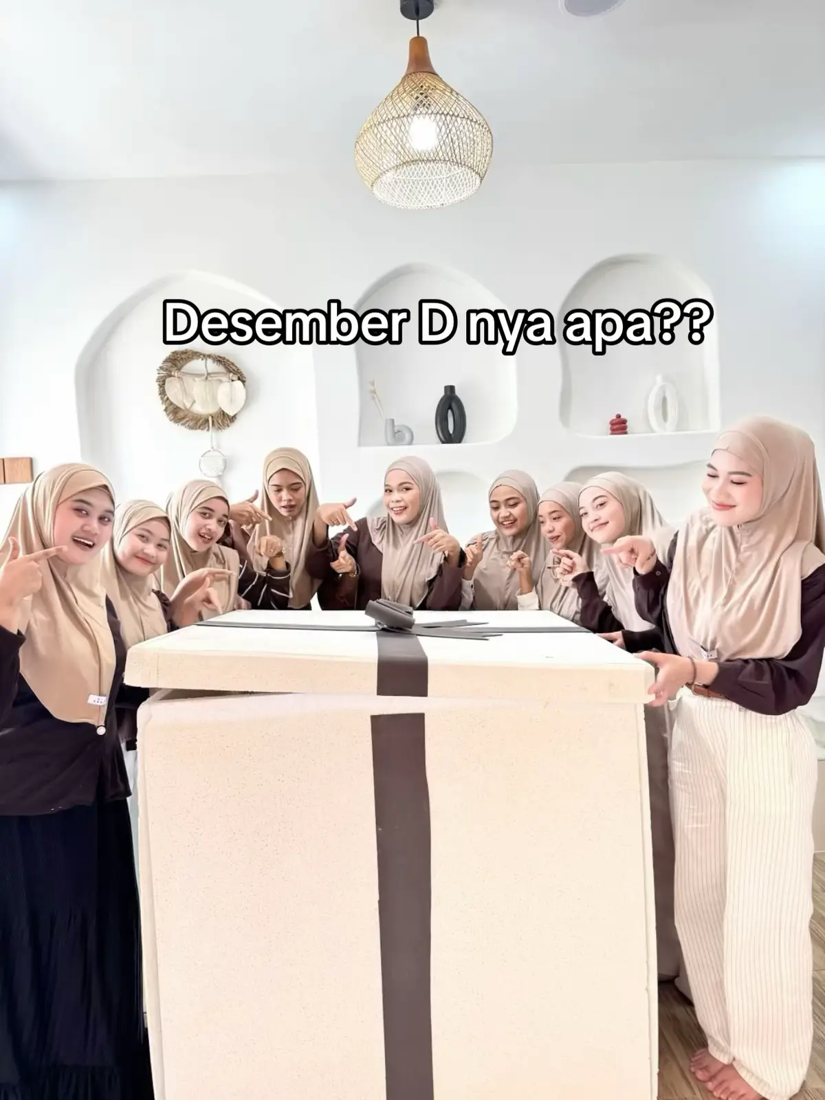 Gak sabar udah nungguin semua harga hijab cuma 12rb aja👀🤩💖#foryoupage #kenanhijabindonesia #bergokenan #kenanhijabviral 