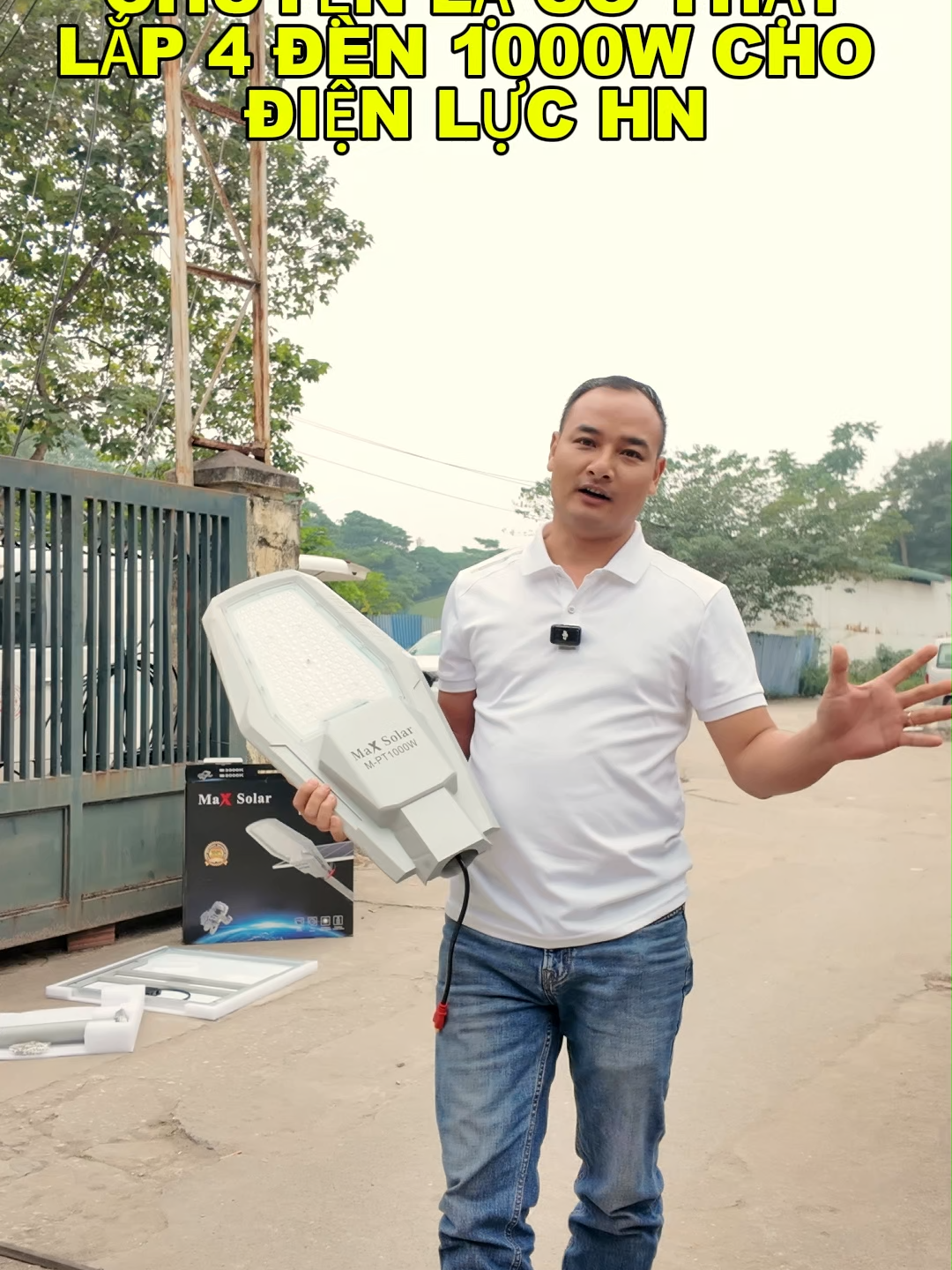 Bộ đèn 1000w phi thuyền maxsolar đến ngay cả bên các bác điện lực cũng đã lắp đặt chiếu sáng để thay thế cho các bóng điện lưới, bởi sự tiện lợi và an toàn cũng như độ sáng tốt như đèn điện lưới#dennangluongmattroi #maxsolar #dennangluong #phumattroi87 #trangtrai #homstay #nhavuon #bietthu #tuthien #solar