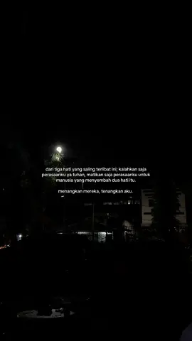 aku, kamu dan dia; semuanya menjadi lebih rumit karena hati yang lapar memakan dua hati tulus sekaligus. entah siapa yang menginjak dan siapa yang terinjak. 