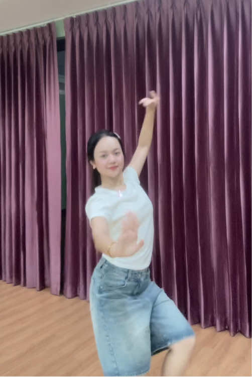 ยืนรอเรียบร้อยจัง ขออนุญาตเจ้าของผลงานนะคะ💕🙏 #อันปัน #บุบผาสมมาน้อม #วิทยาลัยนาฏศิลปพัทลุง #fyp 