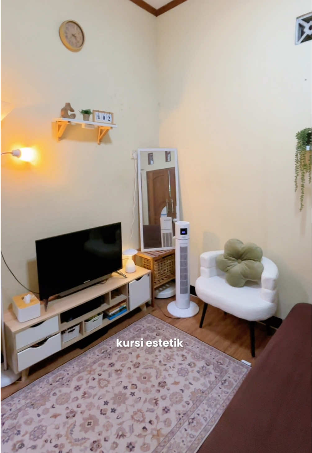 Alhamdulillah kesampean punya kursi estetik ini, selain nyaman kursi ini juga cakep banget buat mempercantik ruangan 😍 #kursiaesthetic #kursisingle #kursibuludomba #sofa #sofaaestetic 