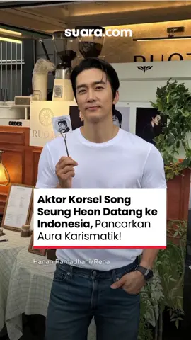 Setuju nggak kalau Song Seung Heon ini wajahnya timeless? Pendiri Passion Jewelry, Airyn Tanu sebagai pihak pengundang Seung Heon ke Tanah Air ini bercerita kalau Seung Heon memiliki kesan charming dan sangat ramah. 
