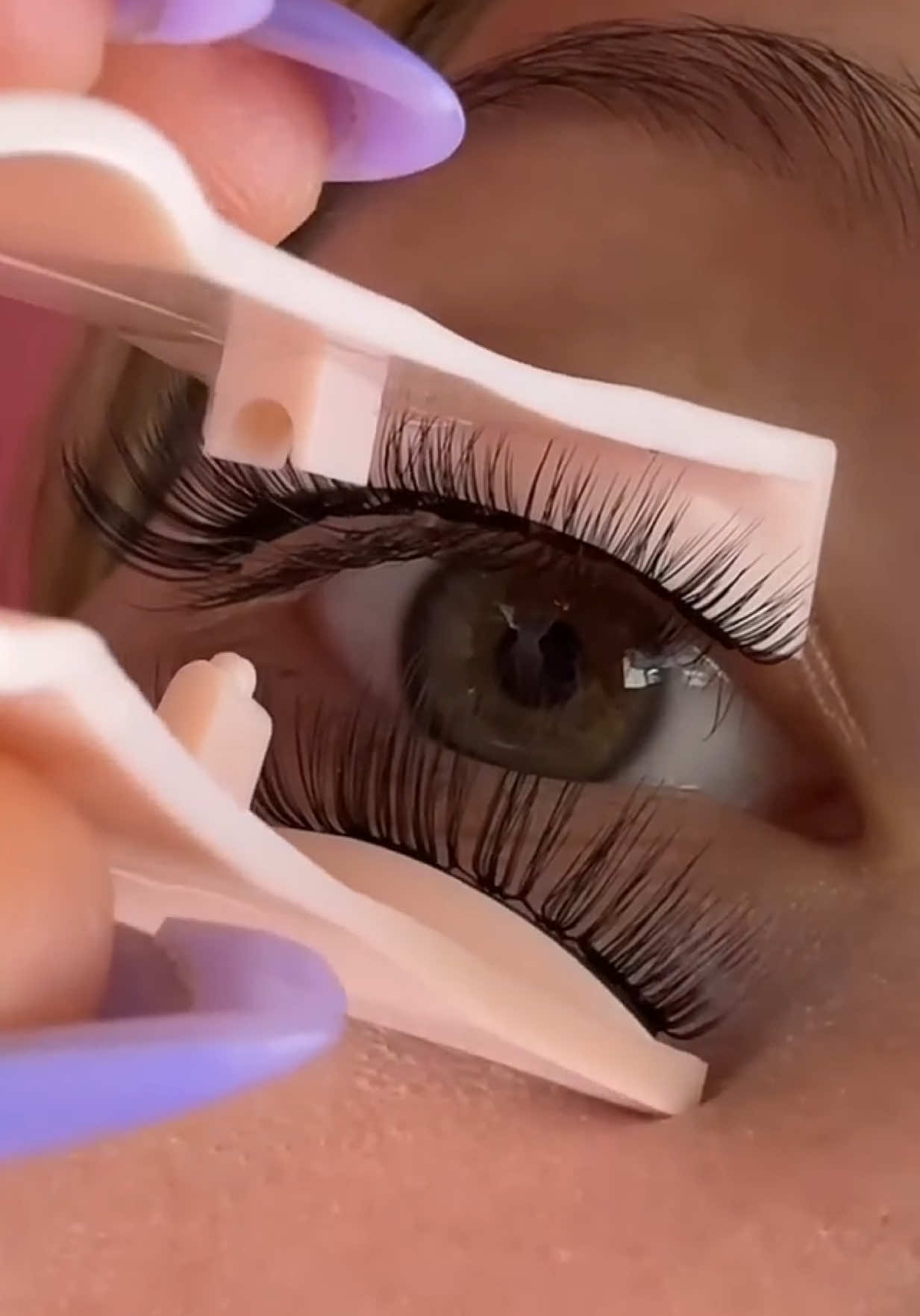 From subtle to evening, each style creates a different effect, but they all look phenomenal! These lashes are made for every woman and every eye type! #magneticeyelashes #lashestutorial #makeuphacks #lashesathome #superlash 