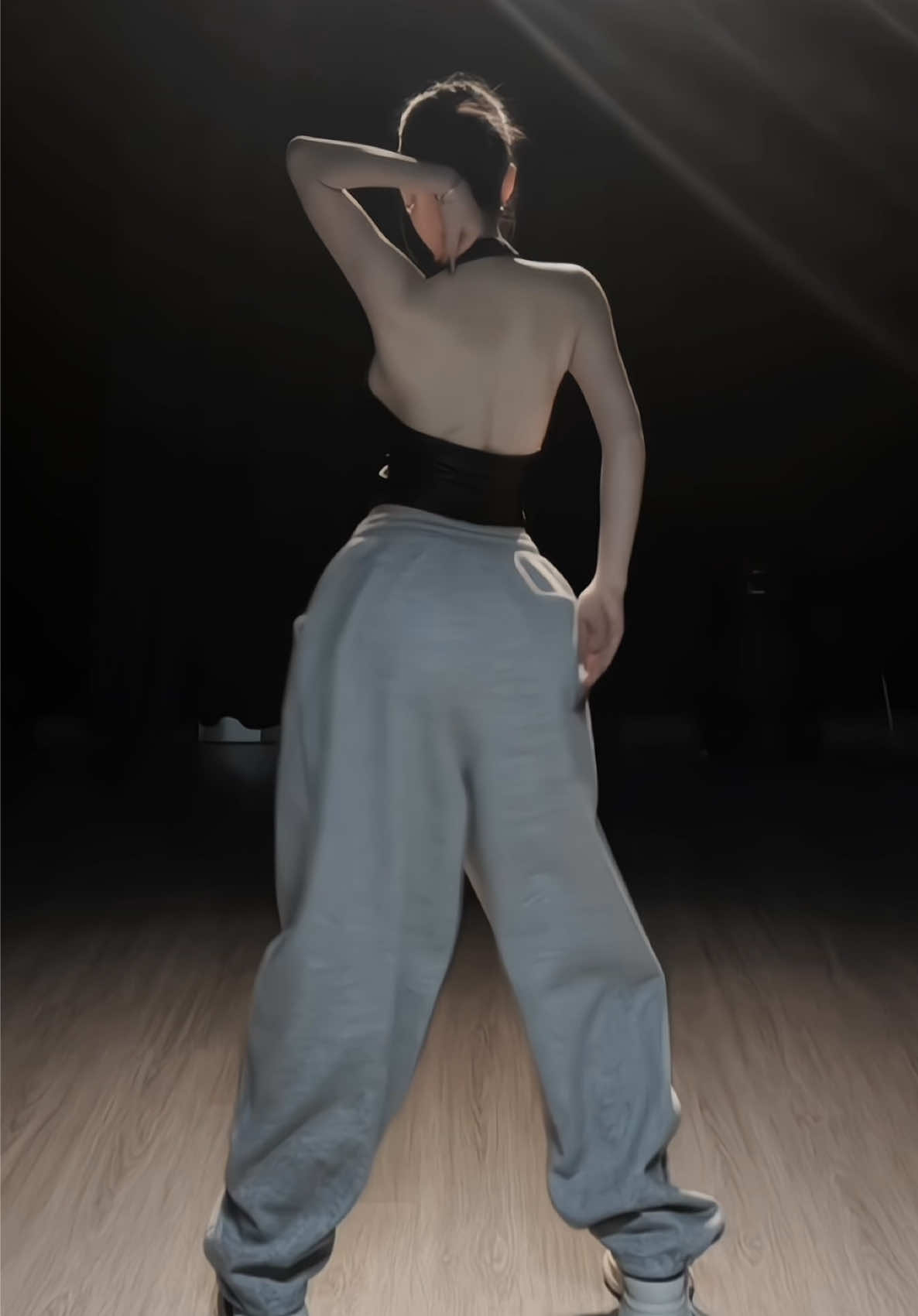 Tha thiết cần link nhạc full để nhảy cho đã :)) chứ như này em bé bực quáaaaa #xuhuong #viral #dance #feelbar #Qdance 