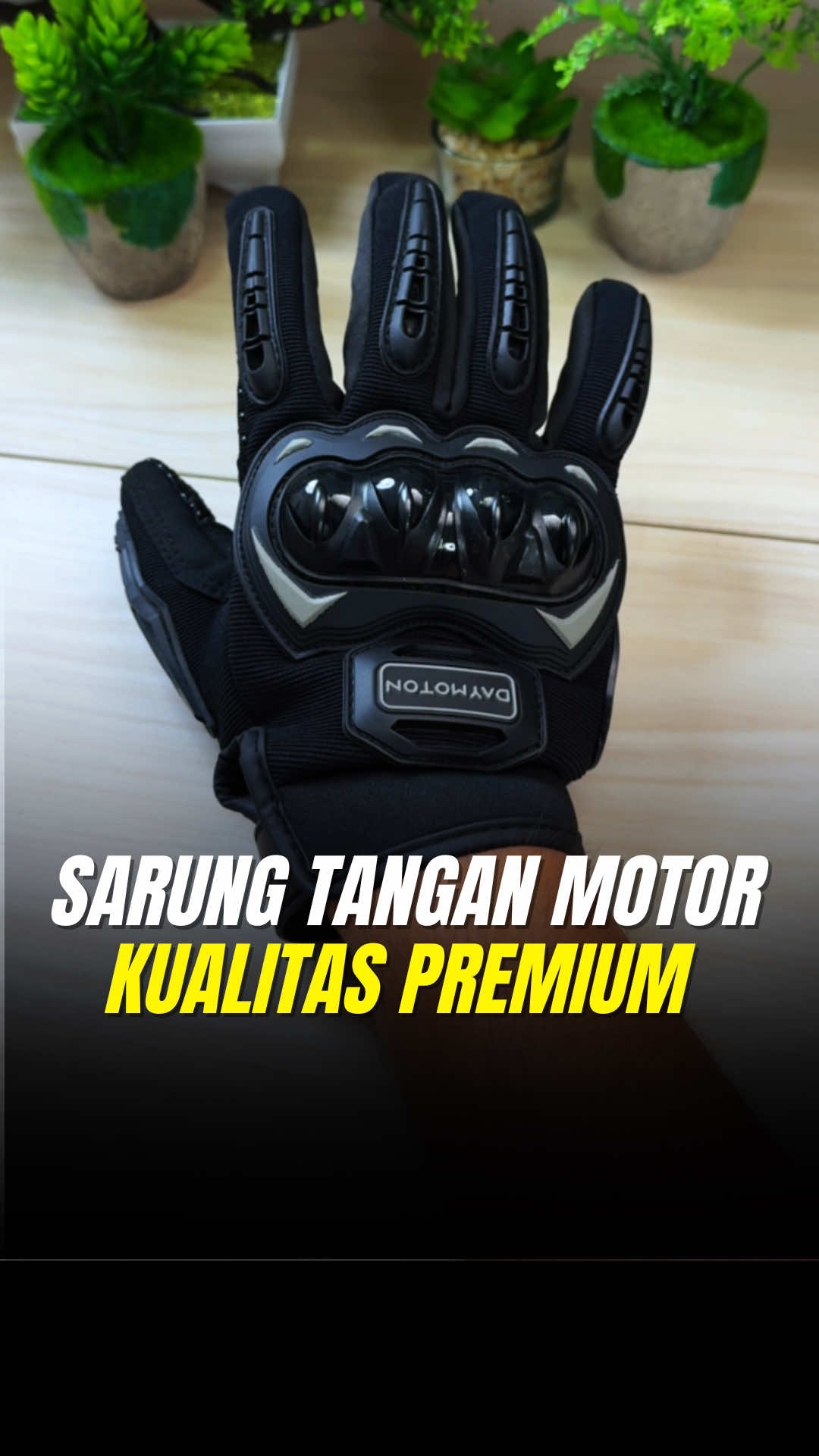 Pilih Sarung tangan murah tapi yang ini bukan murahan karena kualitas sarung tangan ini premium banget, ada anti slip dan ada pelindung buat di tangan jadi saran gw bisa ambil sarung tangan Daymoton satu ini  #sarungtangan #sarungtangandaymoton #sarungtanganmotor #sarungtanganmurah #sarungtanganantiuv 