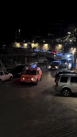 أجواء الميلاد في جبيل 🎄✨ جبيل بتعرف تعمل عيد… سحر وضوّ ولمة فرح بكل زاوية. ❤️ Christmas vibes in Byblos 🎄✨ Byblos knows how to celebrate magic lights and pure joy everywhere. ✨ @aboutlebnen  📽️@fayssal94 #aboutlebnen #jbeil #byblos #christmas #lebanon 