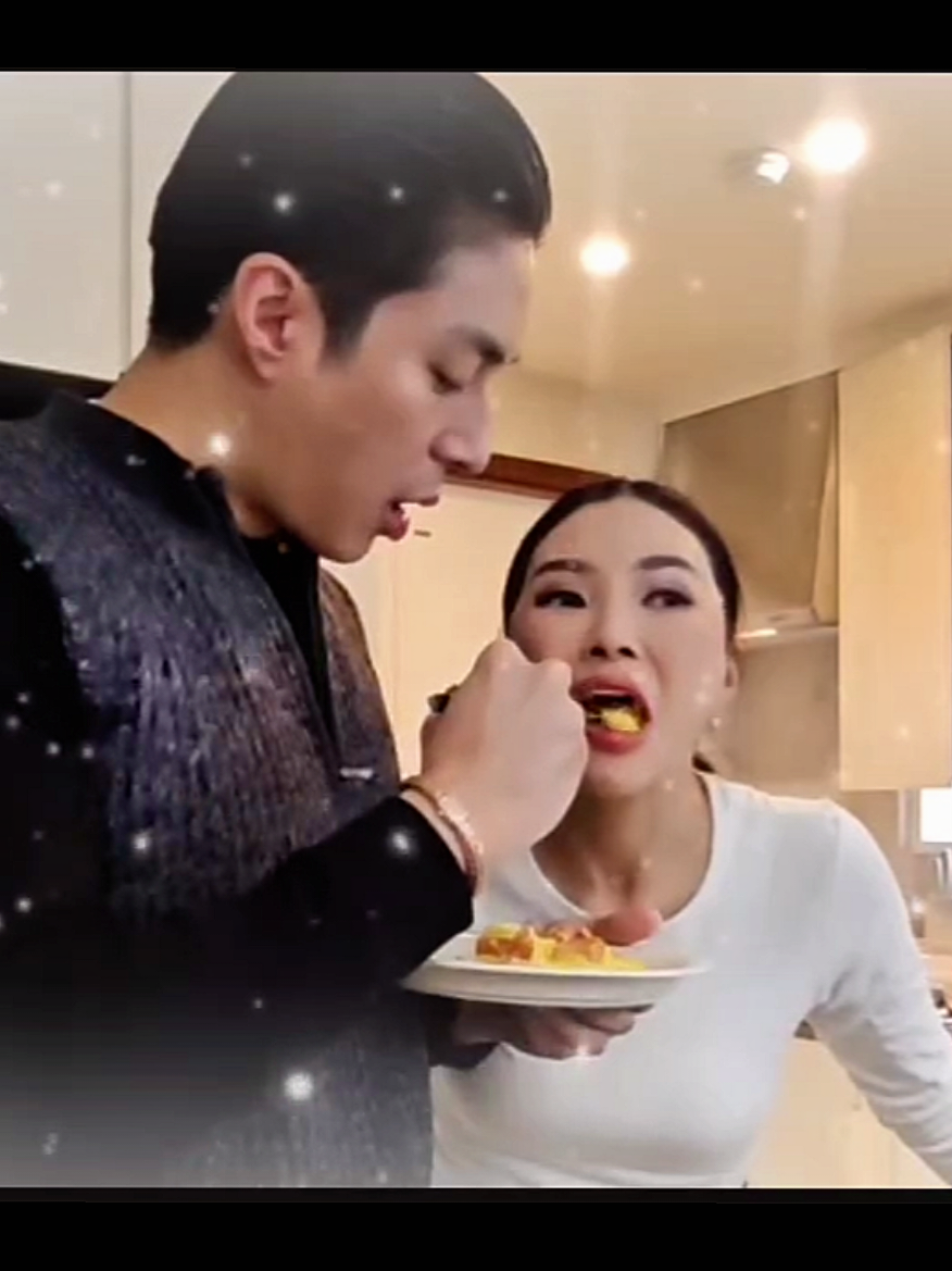 special omelette buatan Papio untuk Mamio😍  👉🏻Lengkapnya di YT bunda ya gemes bangett😍🤩 #sarwendahofficial #giorgioantonioc #sweetcouple #sargio #sarwendah 