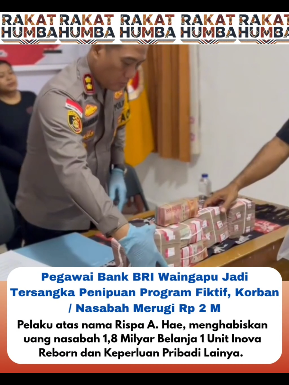 Polres Sumba Timur akhirnya membongkar kasus penipuan bermodus program bank fiktif yang mengakibatkan seorang warga kehilangan dana Rp 2 miliar. Fakta ini diungkap oleh Kapolres Sumba Timur, AKBP Dr. Gede Harimbawa, dalam konferensi pers resmi di Mapolres, Jumat 5/12/2025. Kapolres menjelaskan bahwa kasus tersebut berawal dari laporan seorang warga berinisial EU pada September 2025. Dari penyelidikan yang dilakukan, polisi menetapkan Rispa A. Hae sebagai tersangka atas dugaan tindak pidana penipuan atau penggelapan sesuai Pasal 378 dan 372 KUHP. Kasus ini berawal pada Desember 2024, ketika pelaku yang pada saat itu merupakan pegawai   Bank BRI di Kota Waingapu datang ke rumah korban dan menawarkan program investasi yang diklaim sebagai produk bank resmi bernama “Get Reward”. Program ini menjanjikan cashback Rp120 juta jika korban menyetorkan dana Rp2 miliar. Korban yang percaya dengan penjelasan pelaku akhirnya menyerahkan buku tabungan dan menandatangani slip penarikan. Pelaku kemudian mencairkan dana tersebut di bank setelah konfirmasi dilakukan melalui WhatsApp. Tak lama setelah itu, pelaku menyetor Rp 120 juta ke rekening korban sebagai “cashback”. Aksi ini membuat korban semakin yakin bahwa program tersebut benar. Fakta baru terungkap pada Mei 2025, ketika pimpinan bank mengunjungi korban dan menemukan adanya transaksi mencurigakan. Setelah dilakukan investigasi internal, pihak bank menegaskan bahwa program “Get Reward” sama sekali tidak pernah ada, dan dana korban tidak pernah diikutsertakan dalam program apa pun. “Uang cashback yang diterima korban ternyata berasal dari dana miliknya sendiri yang ditarik pelaku. Ini bagian dari tipu muslihat untuk meyakinkan korban,” ujar Kapolres dalam konferensi pers. Dari hasil pemeriksaan, polisi mengungkap bahwa Rispa A. Hae menggunakan sekitar Rp1,88 miliar untuk kepentingan pribadi, termasuk membeli satu unit mobil Innova Reborn. Polisi kemudian meningkatkan perkara ini ke tahap penyidikan berdasarkan dua surat perintah penyidikan yang diterbitkan pada Oktober dan November 2025. SPDP juga telah dilayangkan ke Kejaksaan Negeri Sumba Timur. Kapolres menegaskan bahwa motif pelaku adalah murni untuk memperoleh keuntungan pribadi. Ia juga mengimbau masyarakat agar lebih berhati-hati terhadap tawaran investasi atau program bank dengan keuntungan tidak wajar. #waingapu #nttupdate #sumba #penipuan 