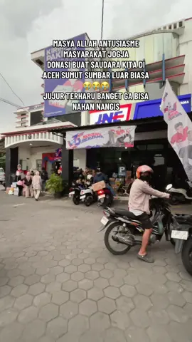 Ga bisa nahan nangis 😭😭😭 Dari aku dateng sampe mau pulang yg pada nganter donasi ke JNE ga berhenti