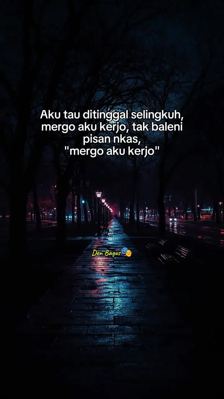 Bahan-bahan yang Diperlukan: Pisang: 1 sisir pisang (jenis pisang raja, pisang kepok, atau pisang uli yang sudah matang, potong menjadi dua bagian) [1] Kulit Lumpia: 1 bungkus kulit lumpia siap pakai [1] Coklat: Coklat batangan (DCC) secukupnya, potong dadu kecil-kecil, atau gunakan selai coklat/meses [1] Perekat: 1 sendok makan tepung terigu dicampur dengan sedikit air hingga menjadi adonan pasta kental (untuk merekatkan kulit lumpia) Minyak Goreng: Secukupnya untuk menggoreng Topping Tambahan (Opsional): Keju parut, meses, atau selai (jika suka)  Langkah-langlangkah Pembuatan: Siapkan Pisang: Kupas pisang dan potong menjadi dua bagian, atau potong memanjang menjadi empat bagian, sesuai selera. Siapkan Kulit Lumpia: Ambil selembar kulit lumpia. Isi: Letakkan sepotong pisang di salah satu ujung kulit lumpia. Tambahkan potongan coklat batangan atau oleskan selai coklat di atas pisang [1]. Gulung: Lipat bagian sisi kanan dan kiri kulit lumpia ke arah tengah, kemudian gulung pisang dan isian coklat dengan rapat [1]. Rekatkan: Oleskan adonan pasta terigu di ujung gulungan kulit lumpia sebagai perekat agar tidak terbuka saat digoreng [1]. Lakukan langkah ini untuk semua bahan hingga habis. Goreng: Panaskan minyak goreng dalam jumlah cukup banyak di wajan. Goreng pisang coklat yang sudah digulung dengan api sedang hingga berwarna kuning keemasan dan kulitnya renyah [1]. Tiriskan: Angkat pisang coklat dan tiriskan minyaknya. Sajikan: Pisang coklat lumer siap dinikmati selagi hangat. Coklat di dalamnya akan lumer saat digigit.  #jowostory #sadvibes #galaubrutal #foryoupage #fyp 