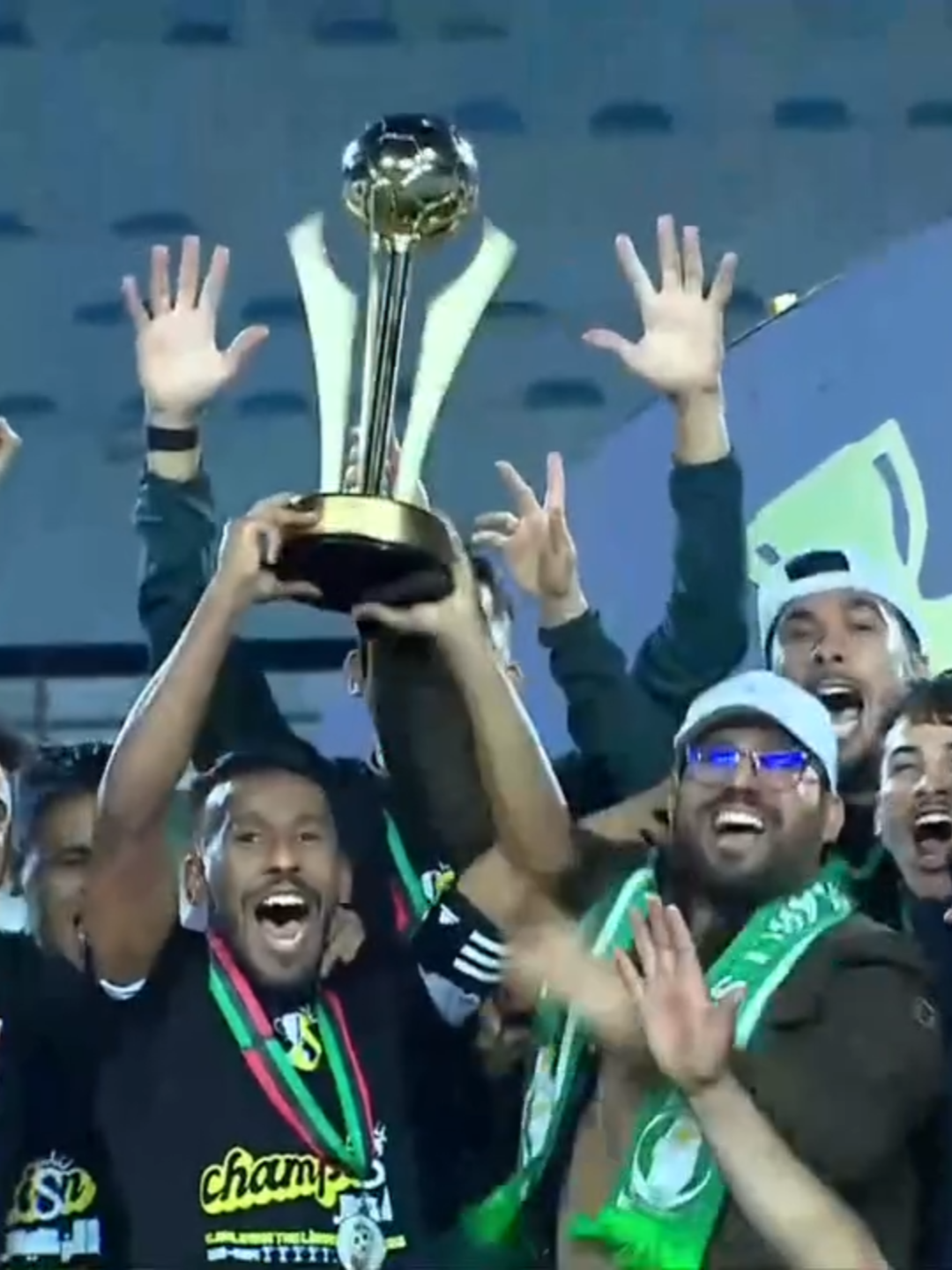 لحظة تتويج الأهلي طرابلس بكأس ليبيا للمرة الثامنة في تاريخه