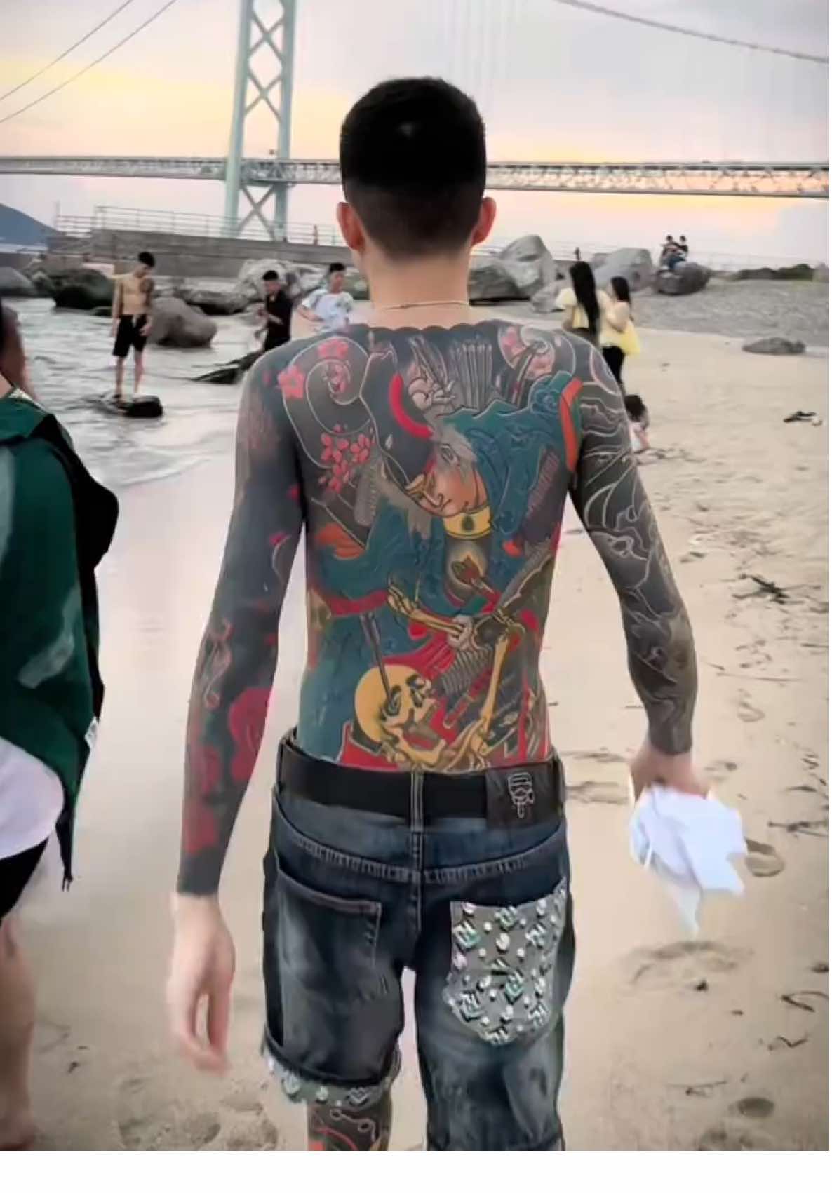 Đừng vì một khoảnh khắc tồi tệ mà nghĩ cuộc đời này không đáng giá , thăng trầm chỉ là một nốt nhạc mà thôi ..! #anhthomayjapan #xamhinhkobe🇯🇵 #hyogo28🇯🇵 #kobe #xuhuong 