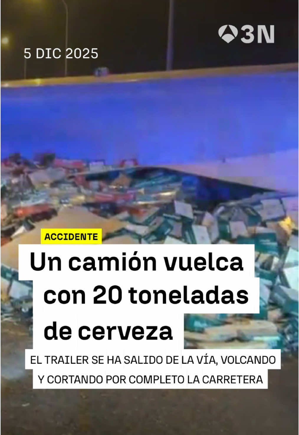 🛣️🍺 ¡20 toneladas de cerveza... esparcidas por la carretera! Un tráiler ha volcado y se ha cortado la vía por completo. El conductor ha resultado herido leve y ha sido trasladado al hospital. Toda la información en antena3noticias.com #Antena3Noticias #Noticias #News #NoticiasTikTok 