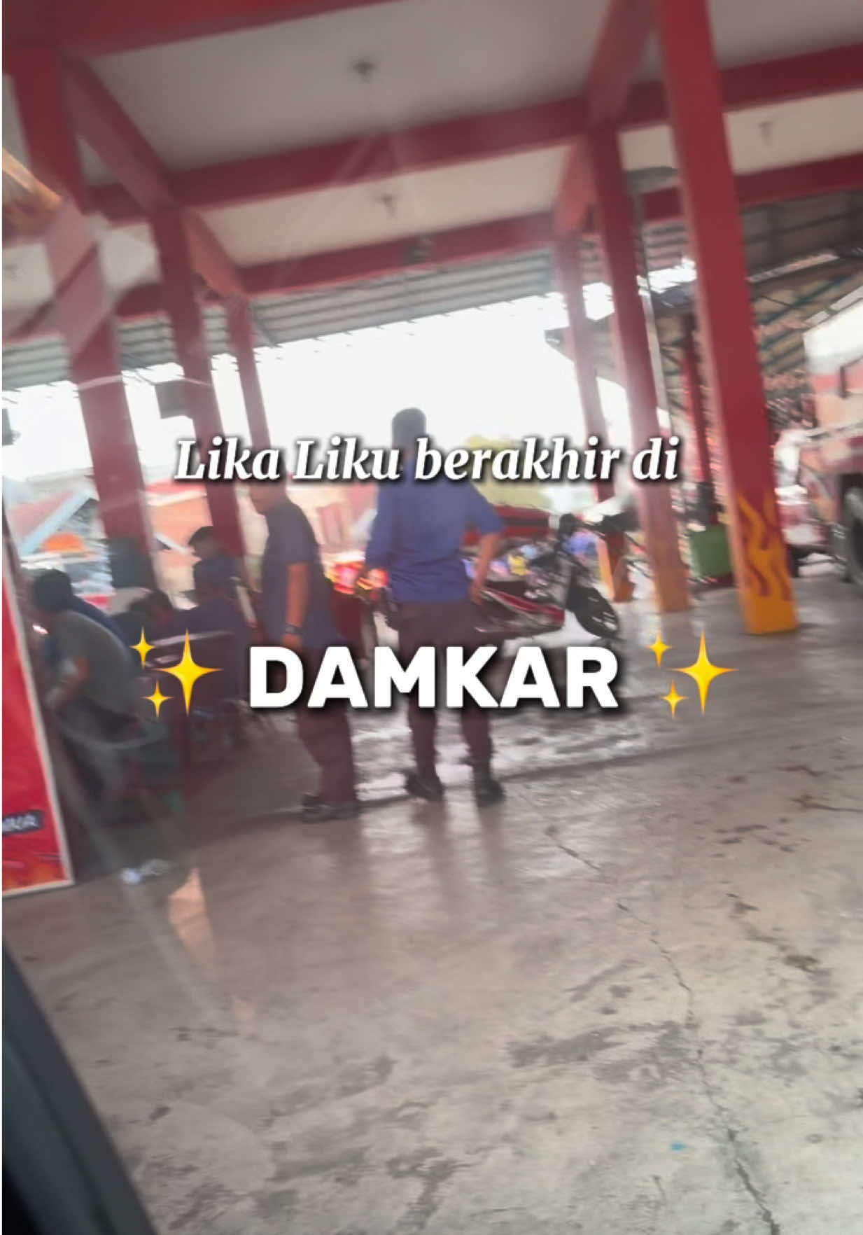 wkwkw ada aja gebrakan xiaojiu ku pasca banjir 😭 @ACEK PRIZE CLAW™  BIG THANKS TO DAMKAR MEDAN!💗bener2 gercep dan membantu, terimakasih banyak smua bapak damkar @pak.damkar_medan 🫶🏽#banjirmedan #damkarmedan #damkar #banjir #fyp 