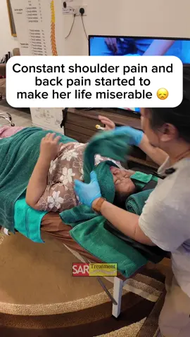 Constant shoulder pain and back pain started to make her life miserable 😞  Kuching: 1-6 Dec Serian : 8-9 Dec Simanggang : 11-12 Dec Sarikei: 14 Dec Sibu : 15-16 Dec Bintulu : 18-19 Dec Miri : 21-22 Dec For enquiries & booking : Admin 1 : +601114698366 Admin 2 : +601125159772 Admin 3 : +60132101908 #sartreatment #SARacademy #fyp #bonesetting #painrelief  