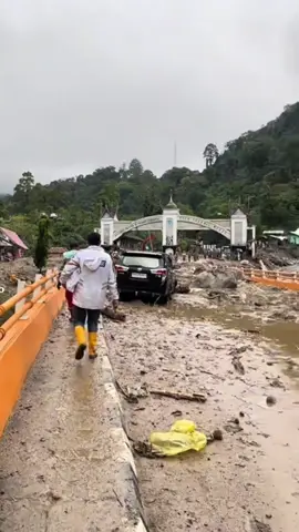 Kepedulian terhadap keprihatinan di Sumatra tetap kita jalankan, namun keselamatan warga Bekasi tetap menjadi prioritas utama. #bekasikeren #prayforsumatera #Mastriadhianto #fyp #walikotabekasi 