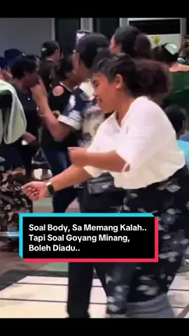 Soal Body, Sa Memang Kalah.. Tapi Soal Goyang Minang, Boleh Diadu.. #lagujogetminang #pestatimur #indonesiatimur #timurindonesia #kawasantimurindonesia 